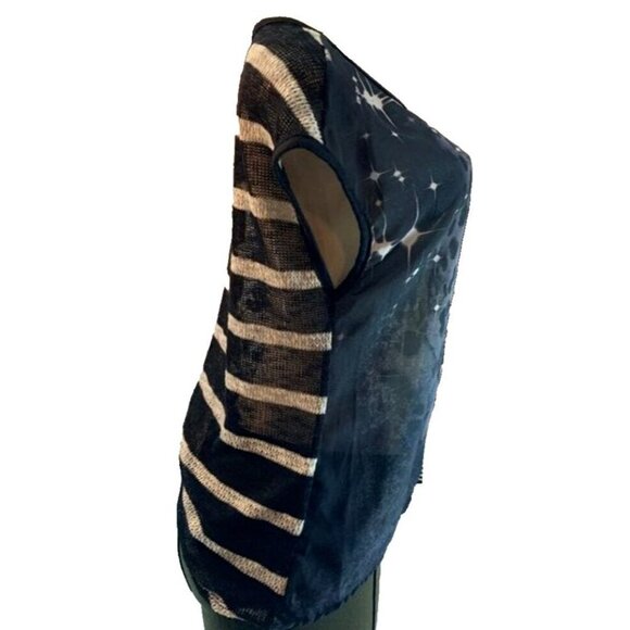 Julia L Black Tiger Graphic Open Weave Striped Back Step-Hem Cap Sleeve Top - Picture 4 of 6